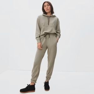 Everlane | The Lightweight French Terry Jogger in Field Green